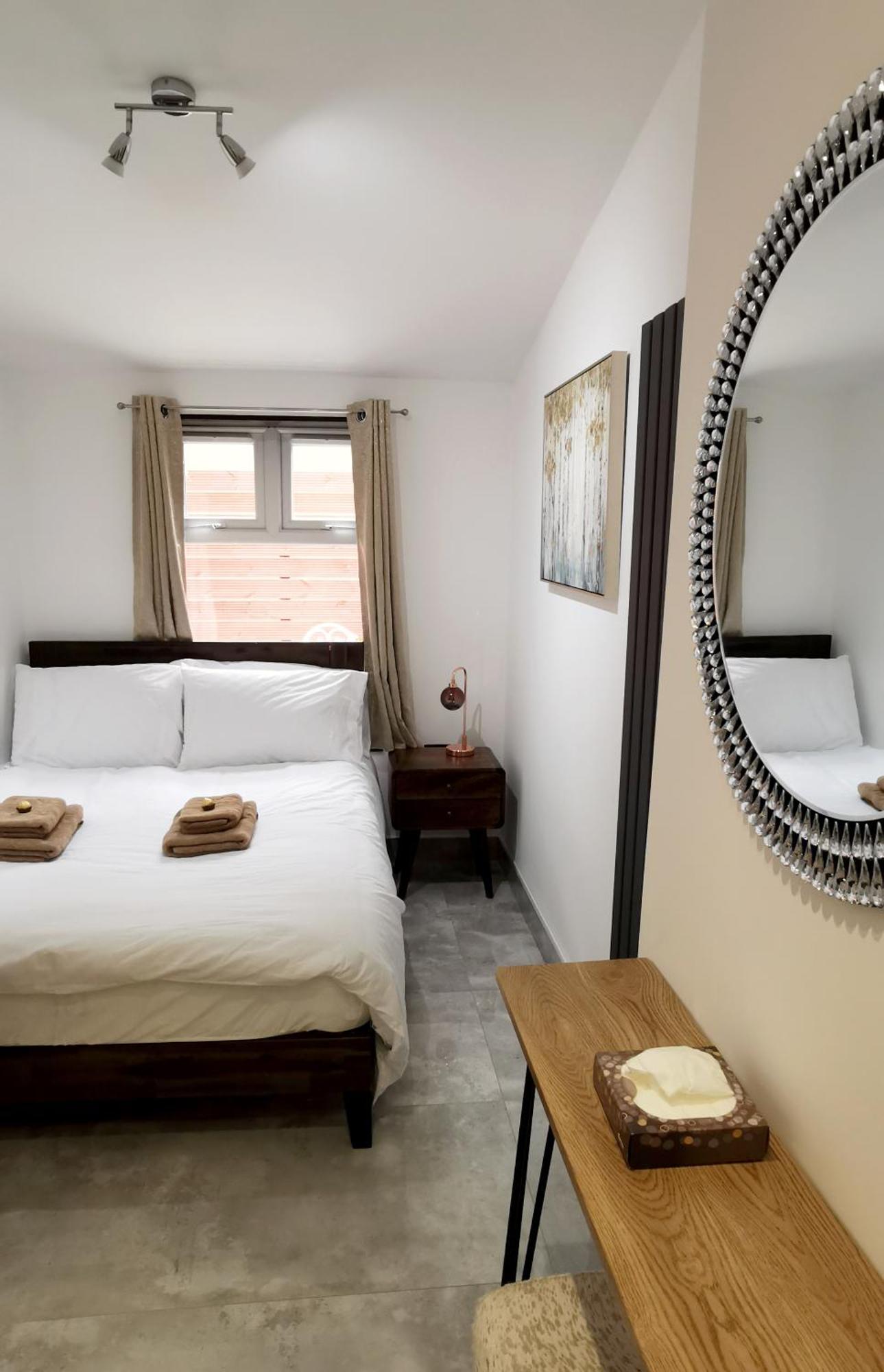 Casa de férias Luxury House Sleeps 13, 2 Minutes To Metro