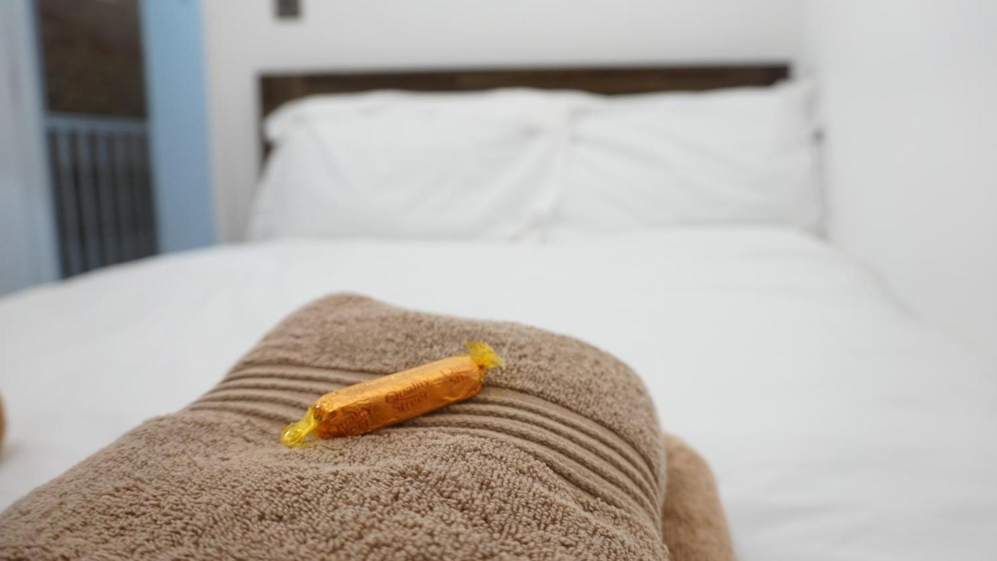 Luxury House Sleeps 13, 2 Minutes To Metro Casa de férias *