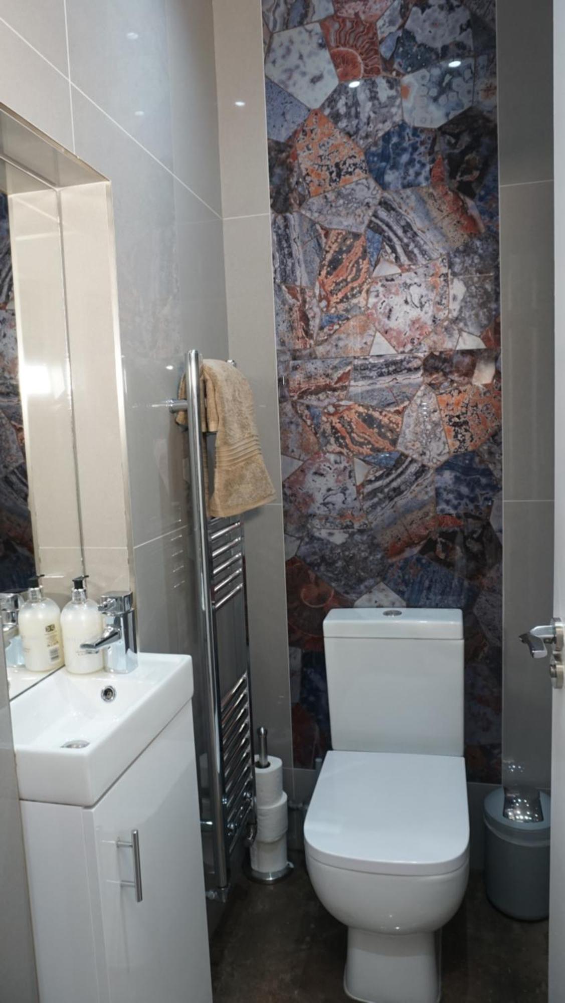Luxury House Sleeps 13, 2 Minutes To Metro Casa de férias *