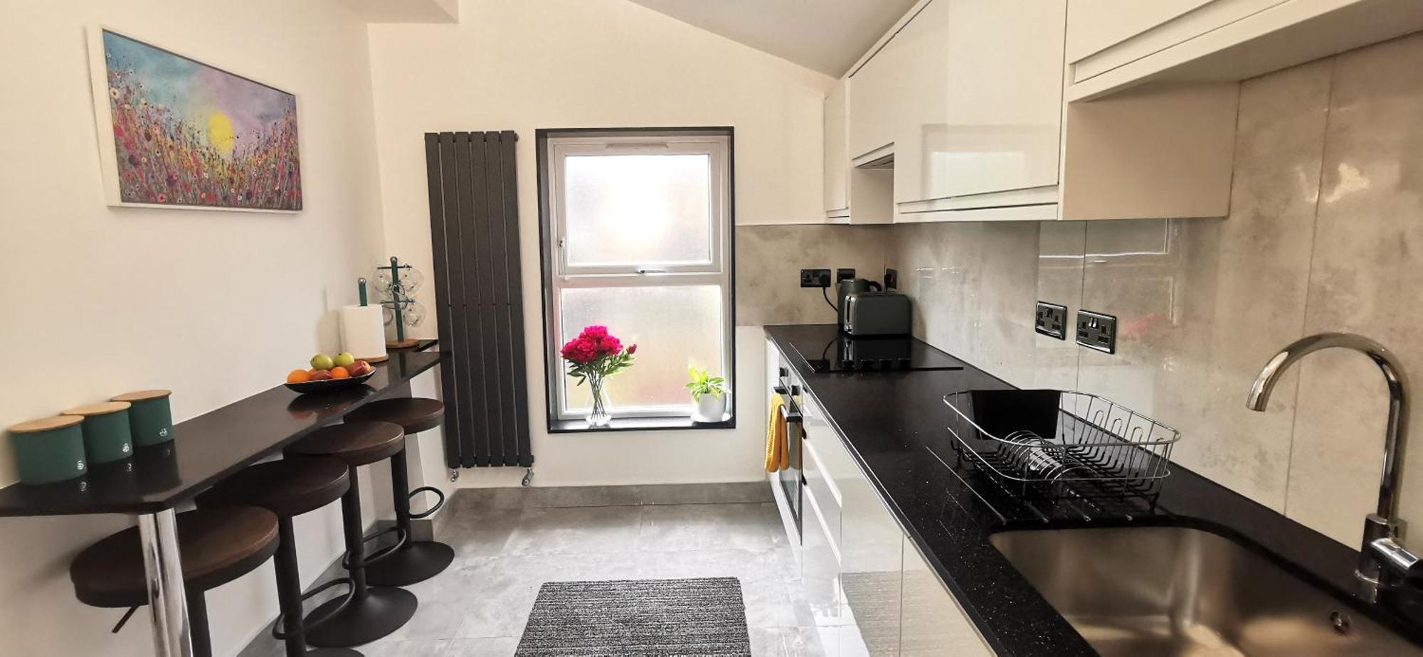 Casa de férias Luxury House Sleeps 13, 2 Minutes To Metro Londres