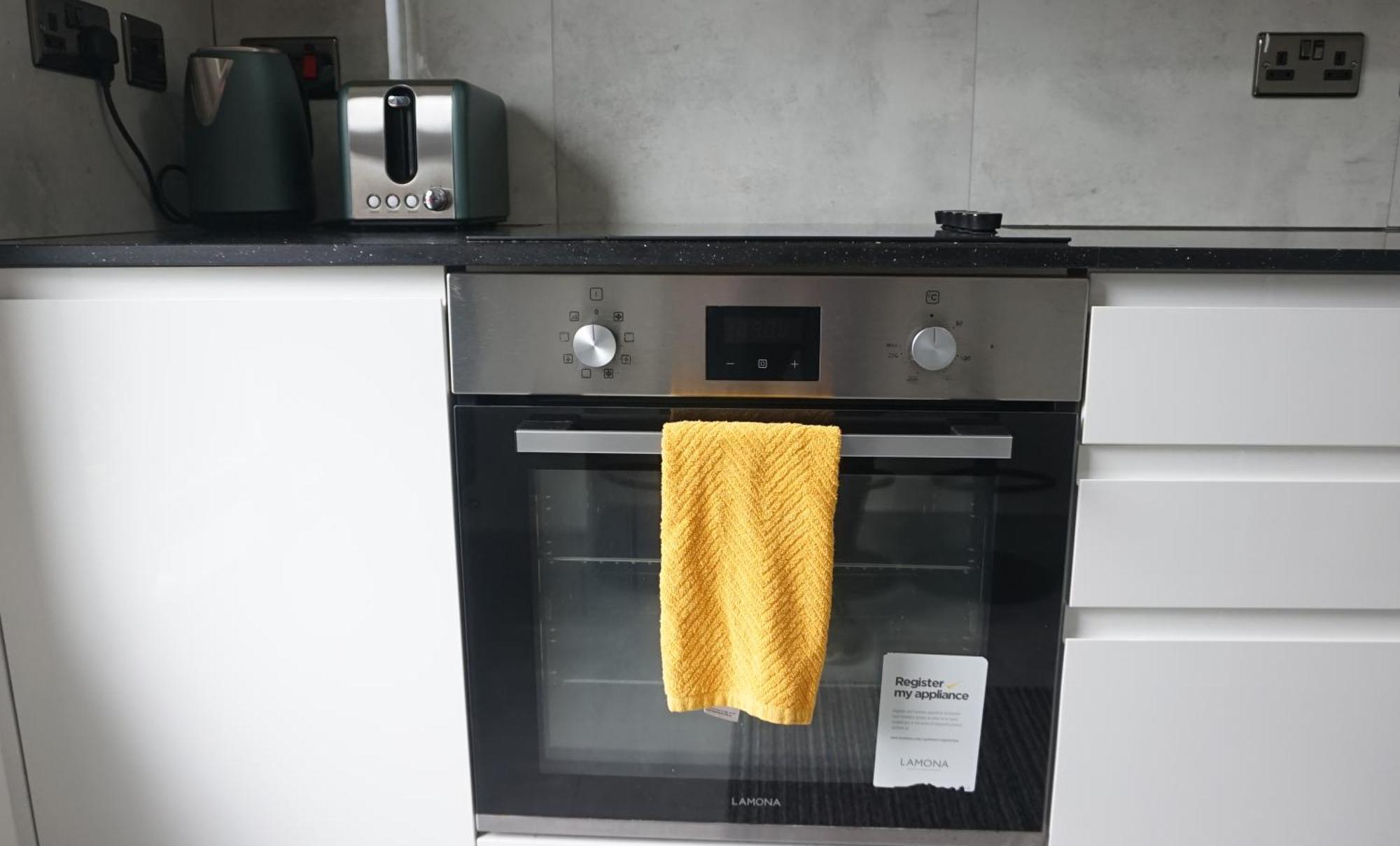 Luxury House Sleeps 13, 2 Minutes To Metro Casa de férias Londres