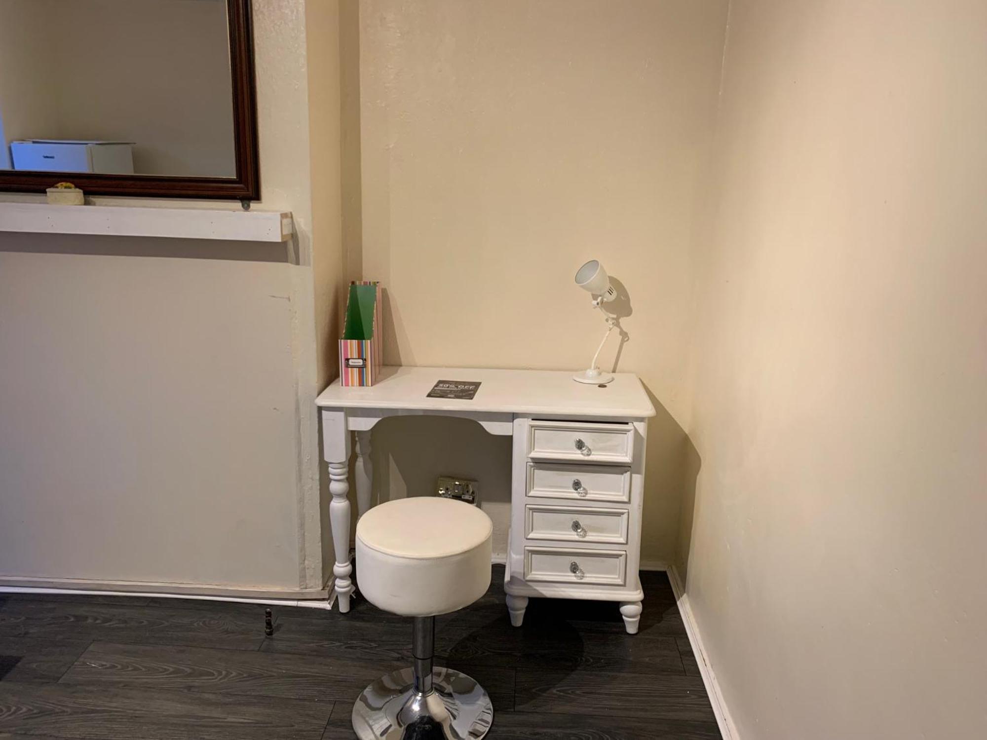 Lovely Contractor Family House London