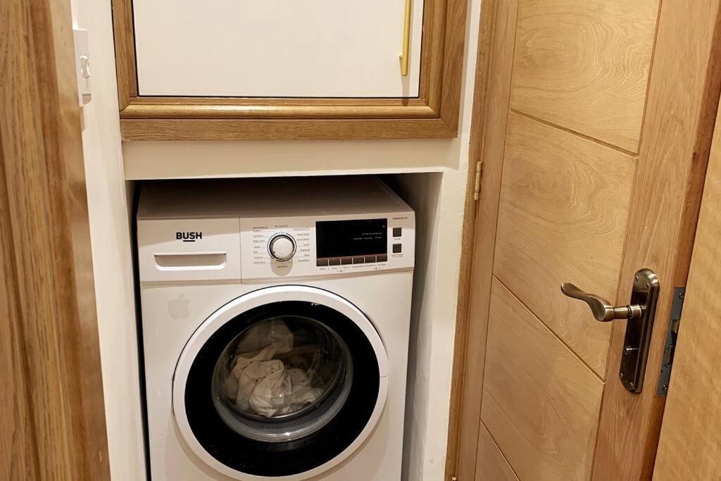 Apartment Stylish And Cosy 3 Bedroom *