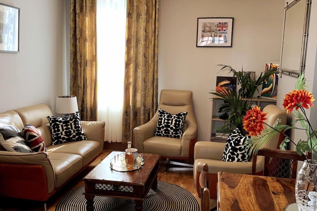 Apartment Stylish And Cosy 3 Bedroom London