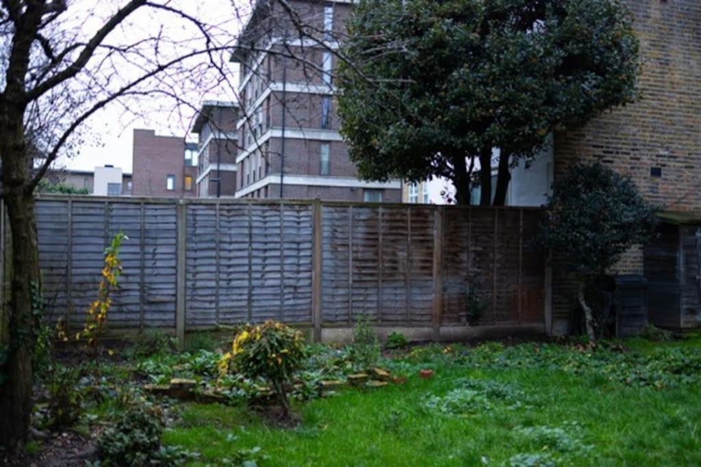 Apartment Manor Court *