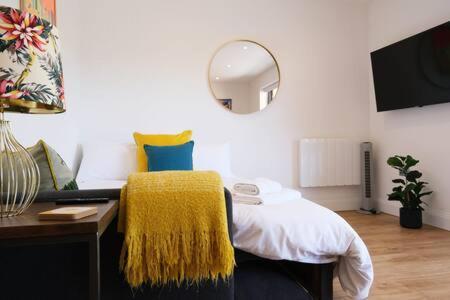 Apartment Modern One Bedroom In Ealing Common *