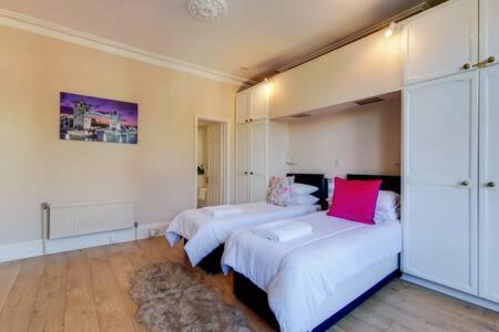 Spacious Ealing Broadway Apartment