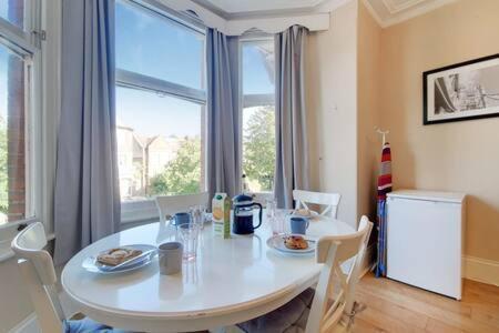 Spacious Ealing Broadway