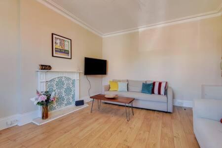 Spacious Ealing Broadway *