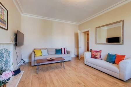 Spacious Ealing Broadway