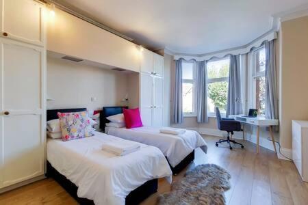 Spacious Ealing Broadway
