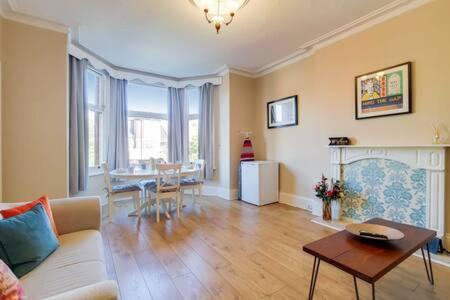 Apartment Spacious Ealing Broadway London