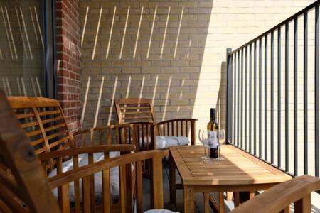 Modern One Bedroom In Ealing Common Apartment London