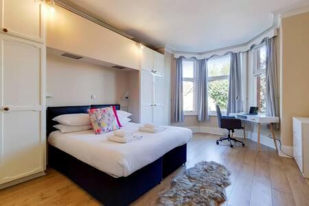 Spacious Ealing Broadway London