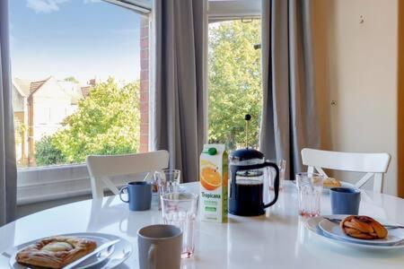 Spacious Ealing Broadway *