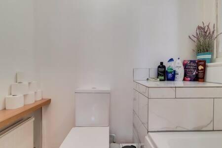 Spacious Ealing Broadway London