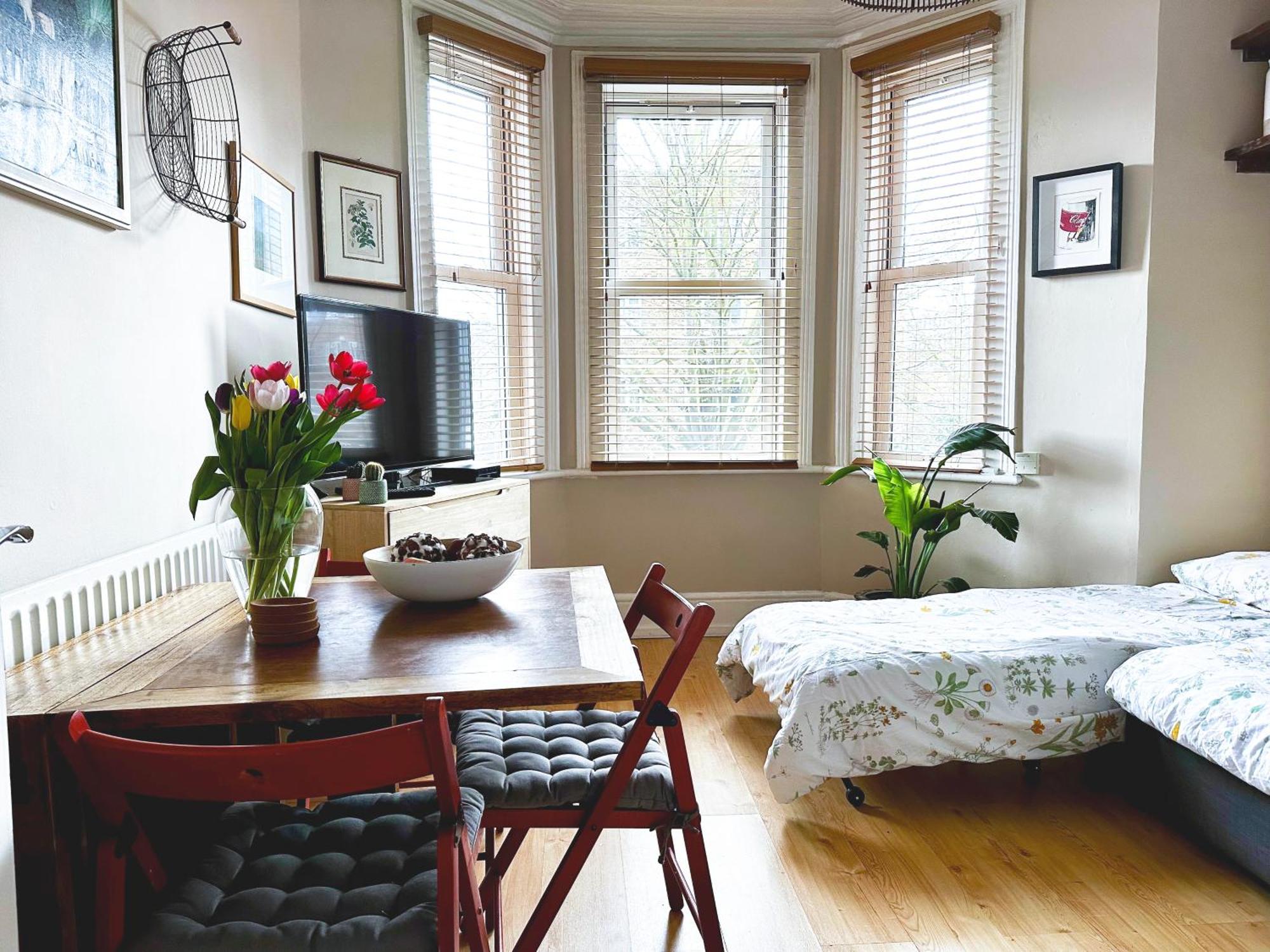 Apartment Artistic Pied-A-Terre, Steps From The Tube, Moments From London'S Heart