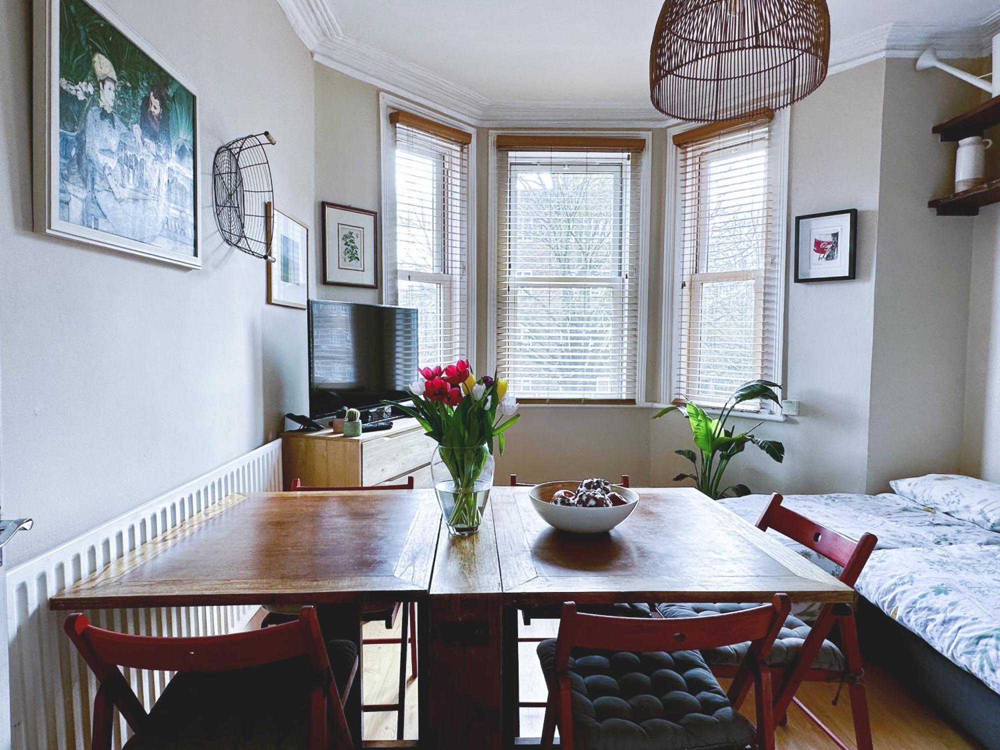 Apartment Artistic Pied-A-Terre, Steps From The Tube, Moments From London'S Heart *