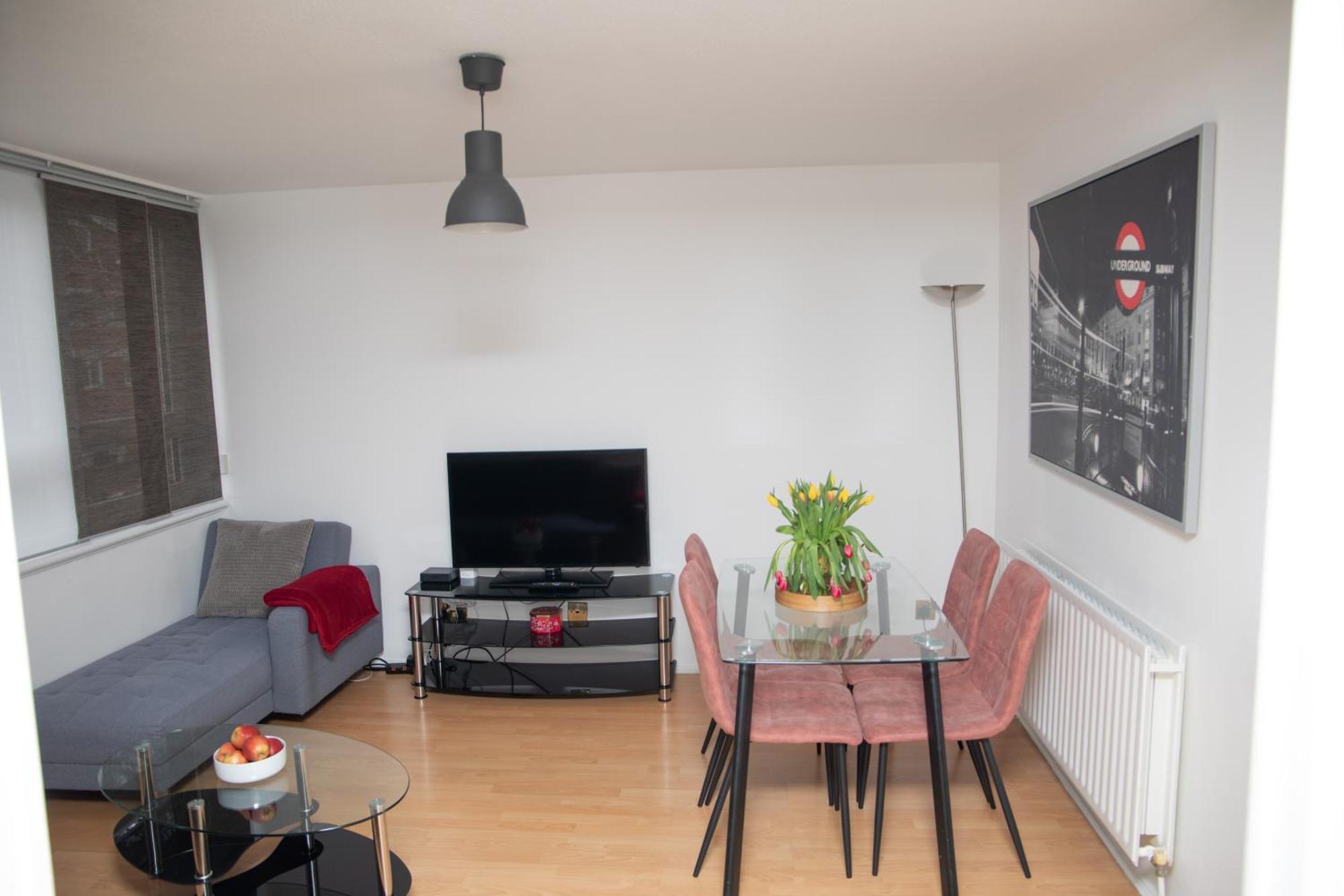 Bright And Spacious One Bedroom Apparment, Free Parking Apartment *