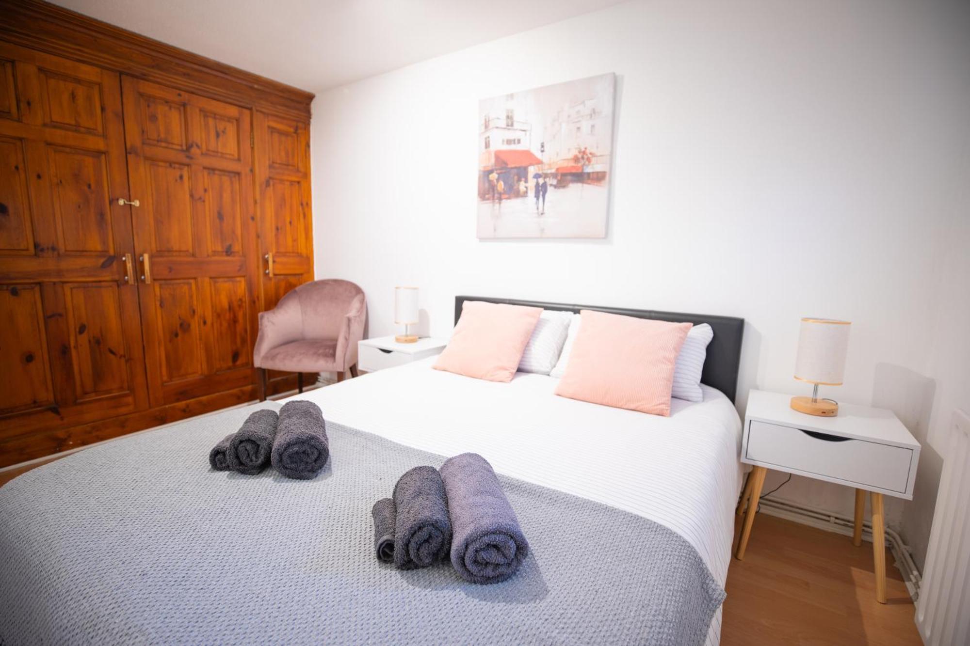 Apartment Bright And Spacious One Bedroom Apparment, Free Parking *