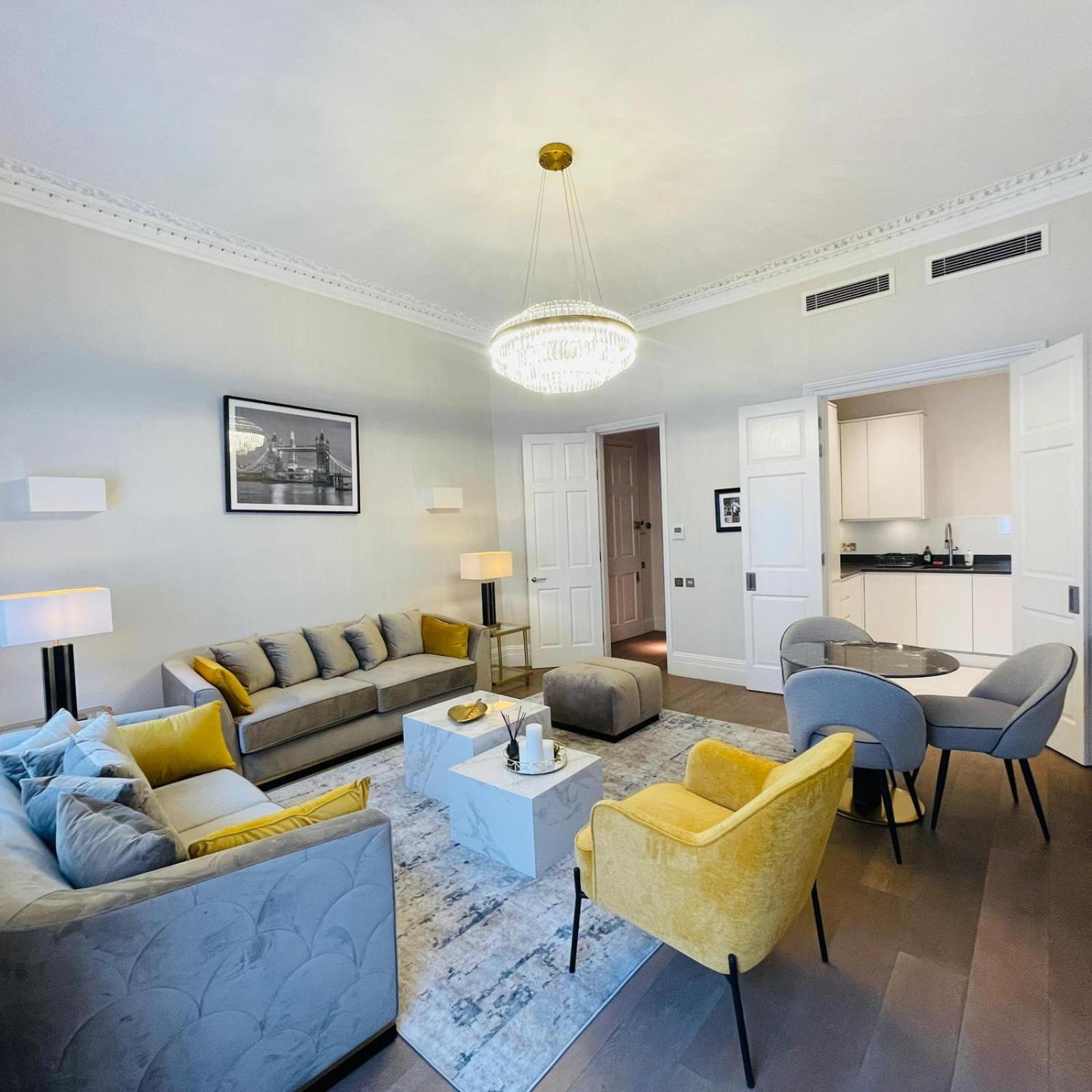 Baker Street Apartment *