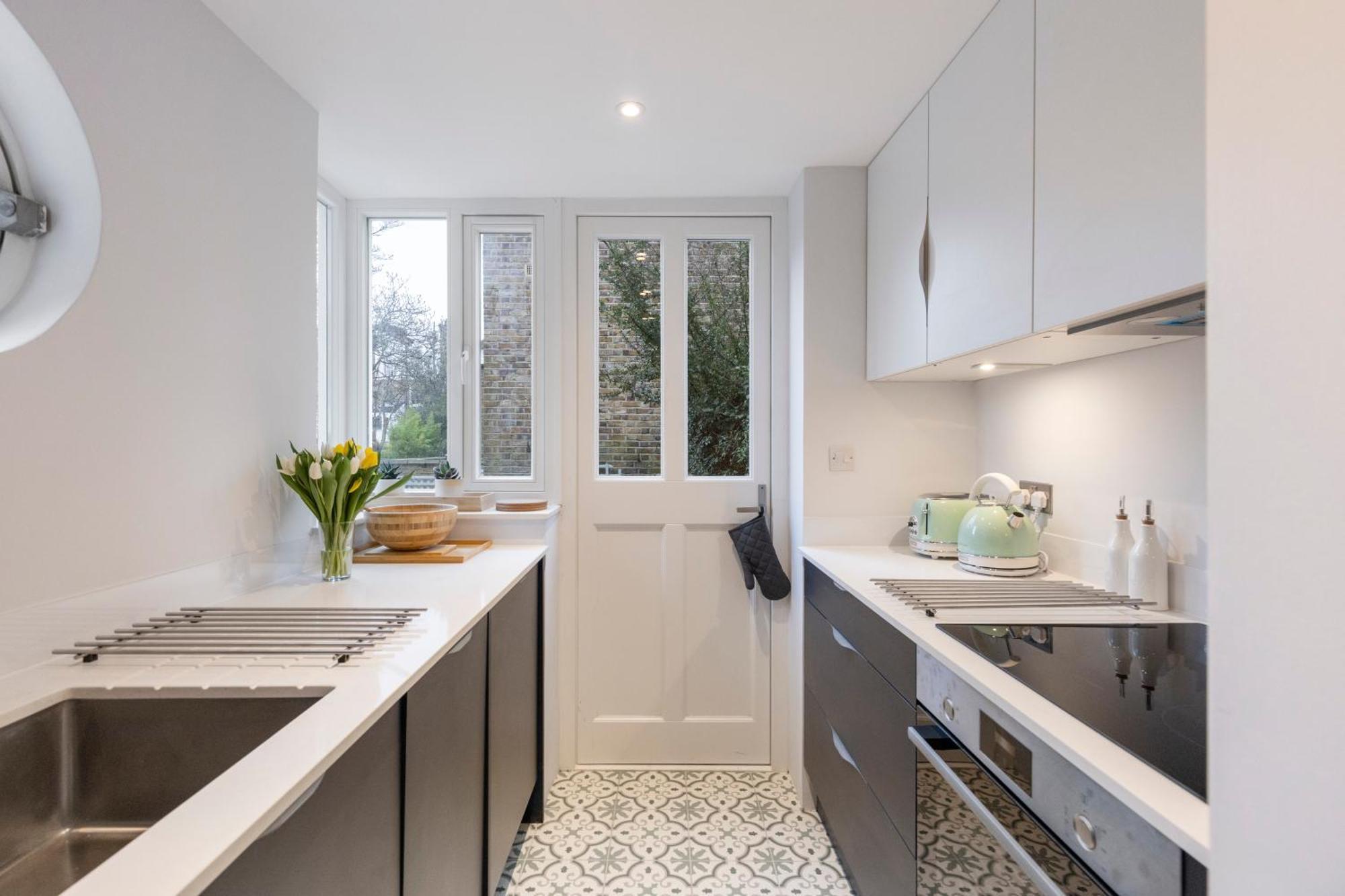 Guest Favorite Private With King Sized Bed And Garden Newly Renovated Apartamento