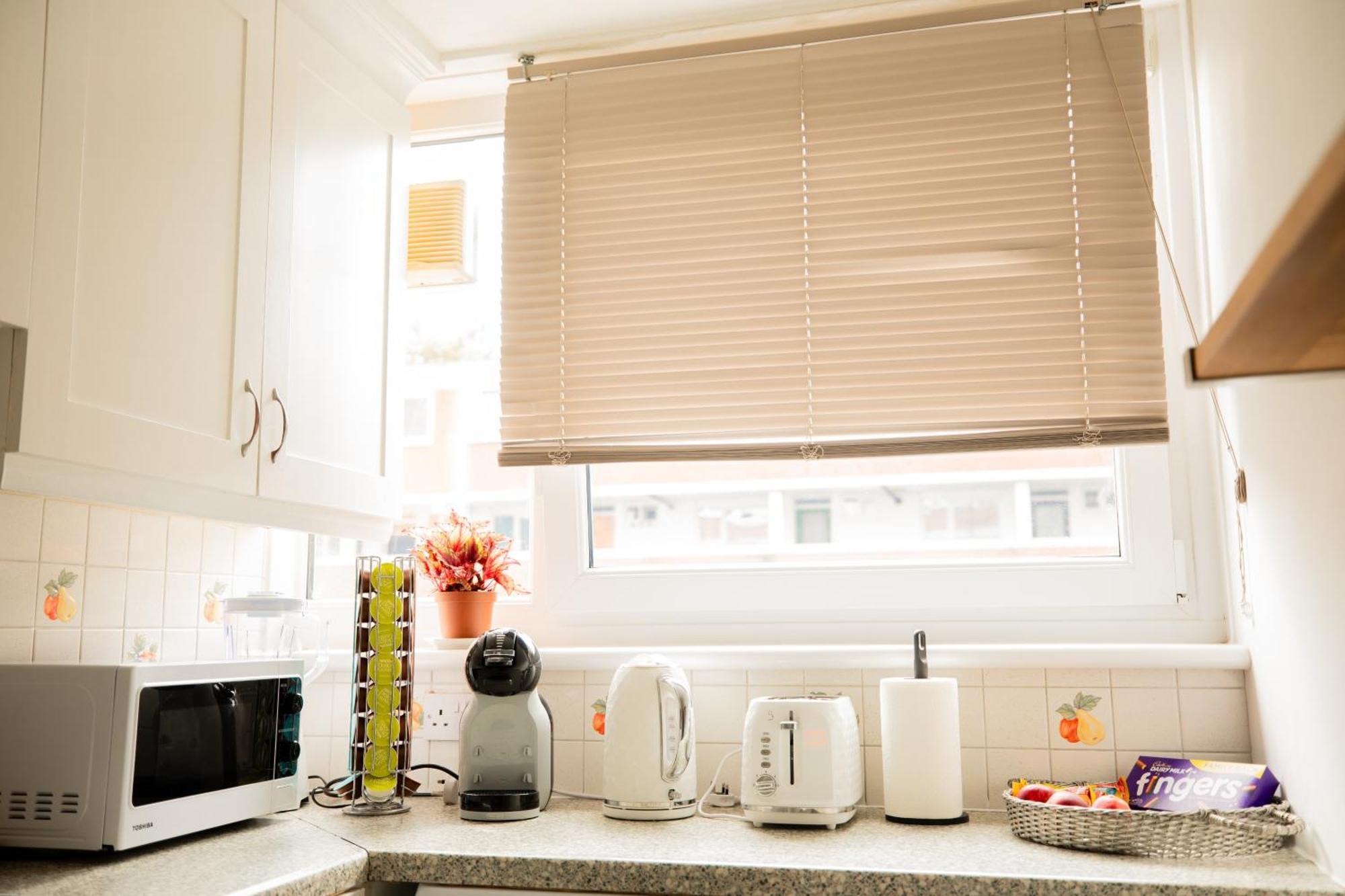 Bright And Spacious One Bedroom Apparment, Free Parking Apartment *