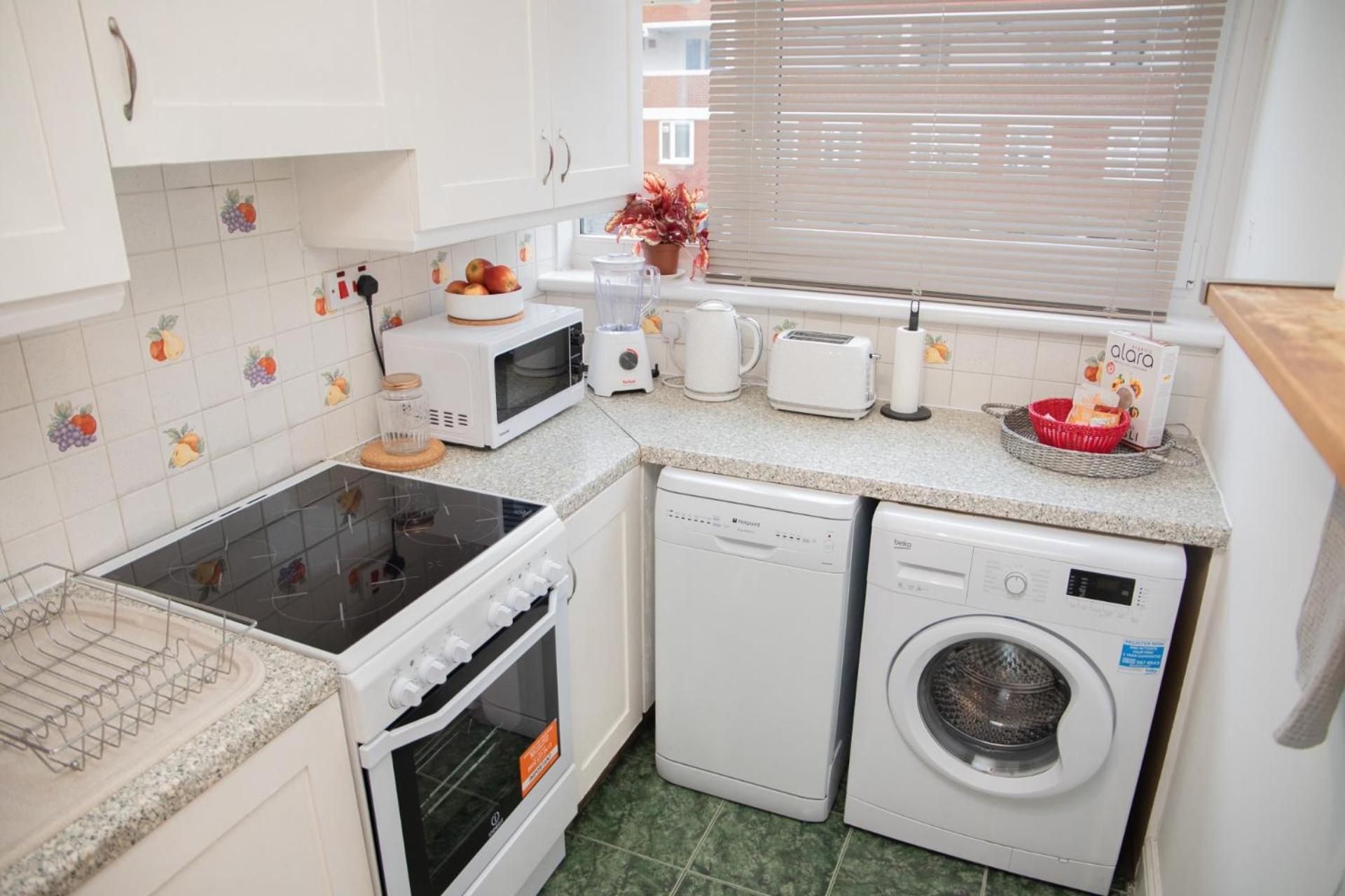 Bright And Spacious One Bedroom Apparment, Free Parking London