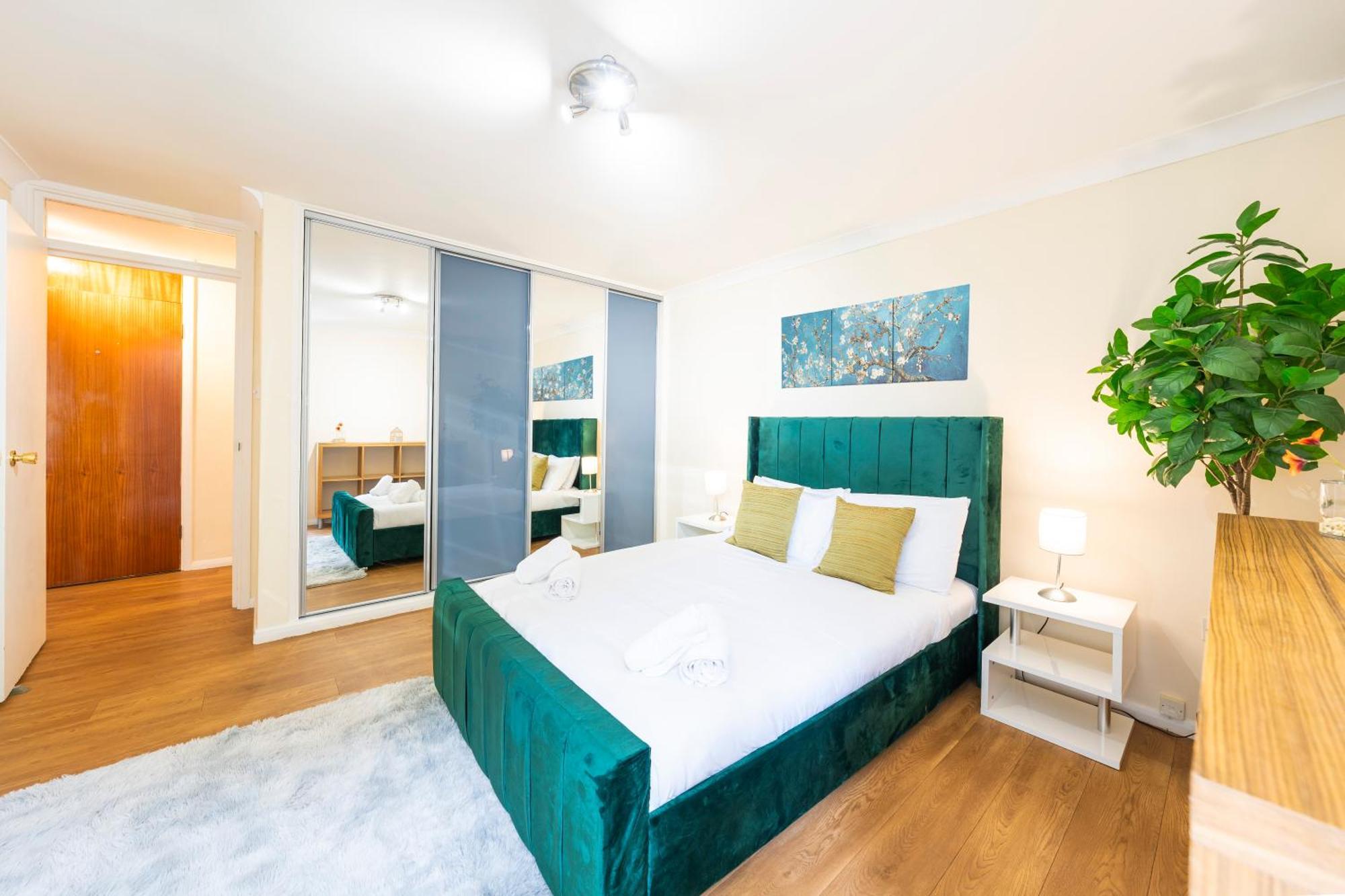 The Queensborough By Hyde Park Apartment *