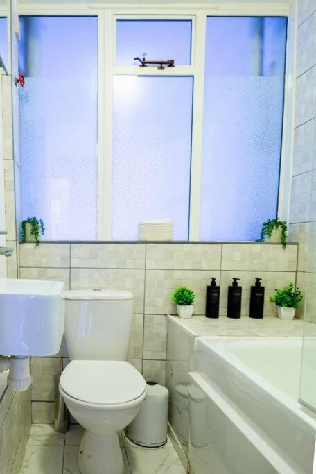 Apartment 3-bed Central - 15 Mins Walk To Kings Cross By Seren Short