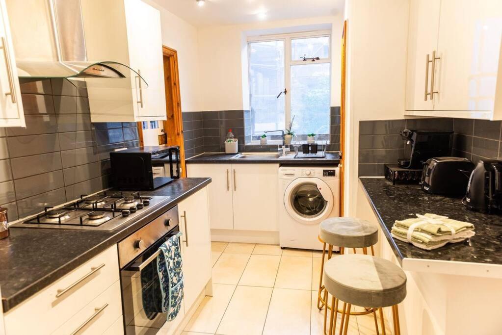 Apartment 3-bed Central - 15 Mins Walk To Kings Cross By Seren Short London