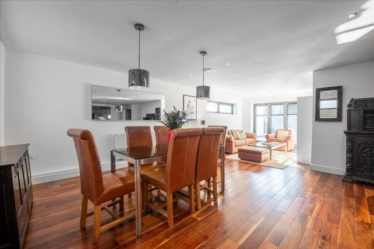Sandmere Road By Capital Holiday home London