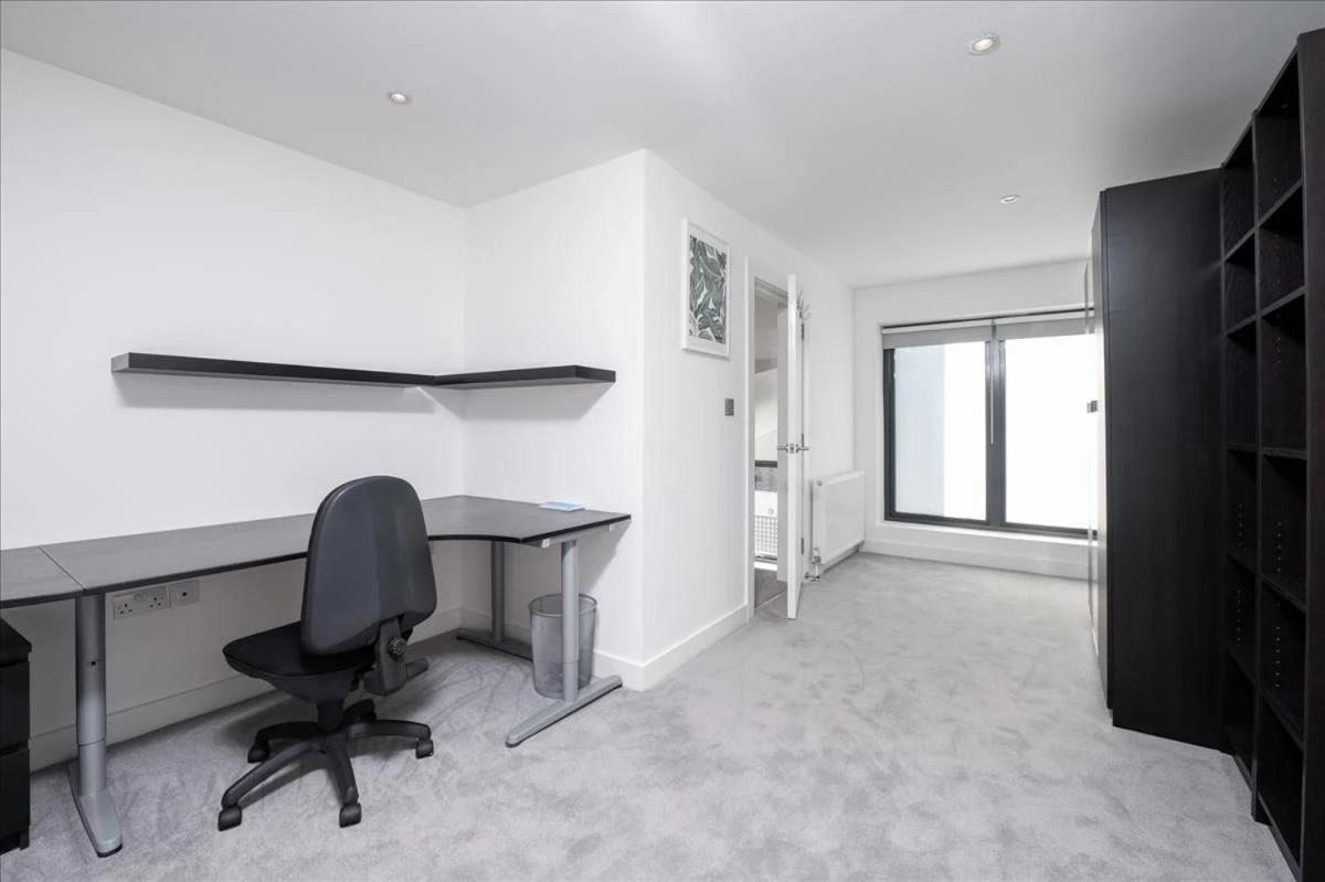 Holiday home Sandmere Road By Capital London