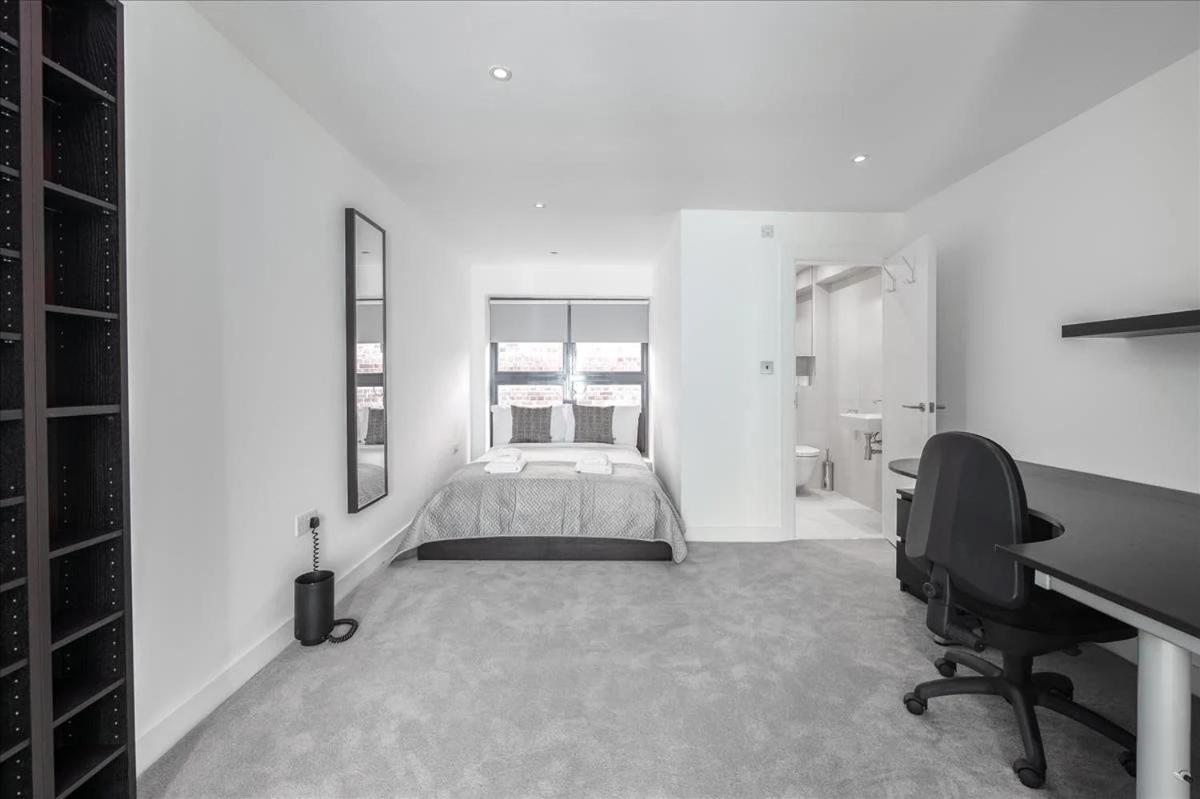 Sandmere Road By Capital Holiday home London