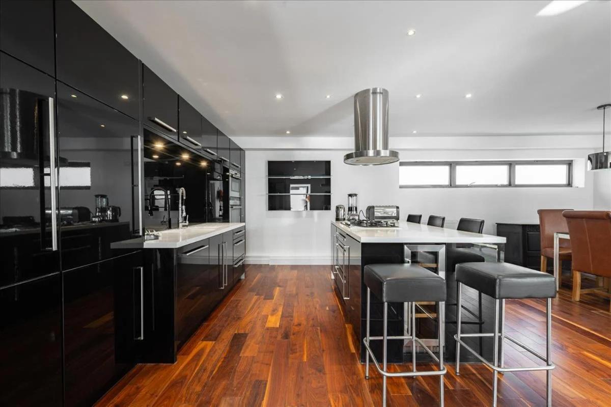 Sandmere Road By Capital Holiday home London