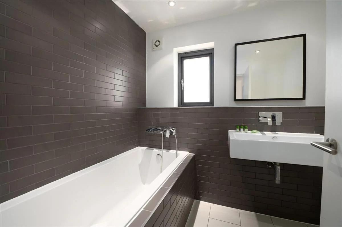 Sandmere Road By Capital Holiday home London