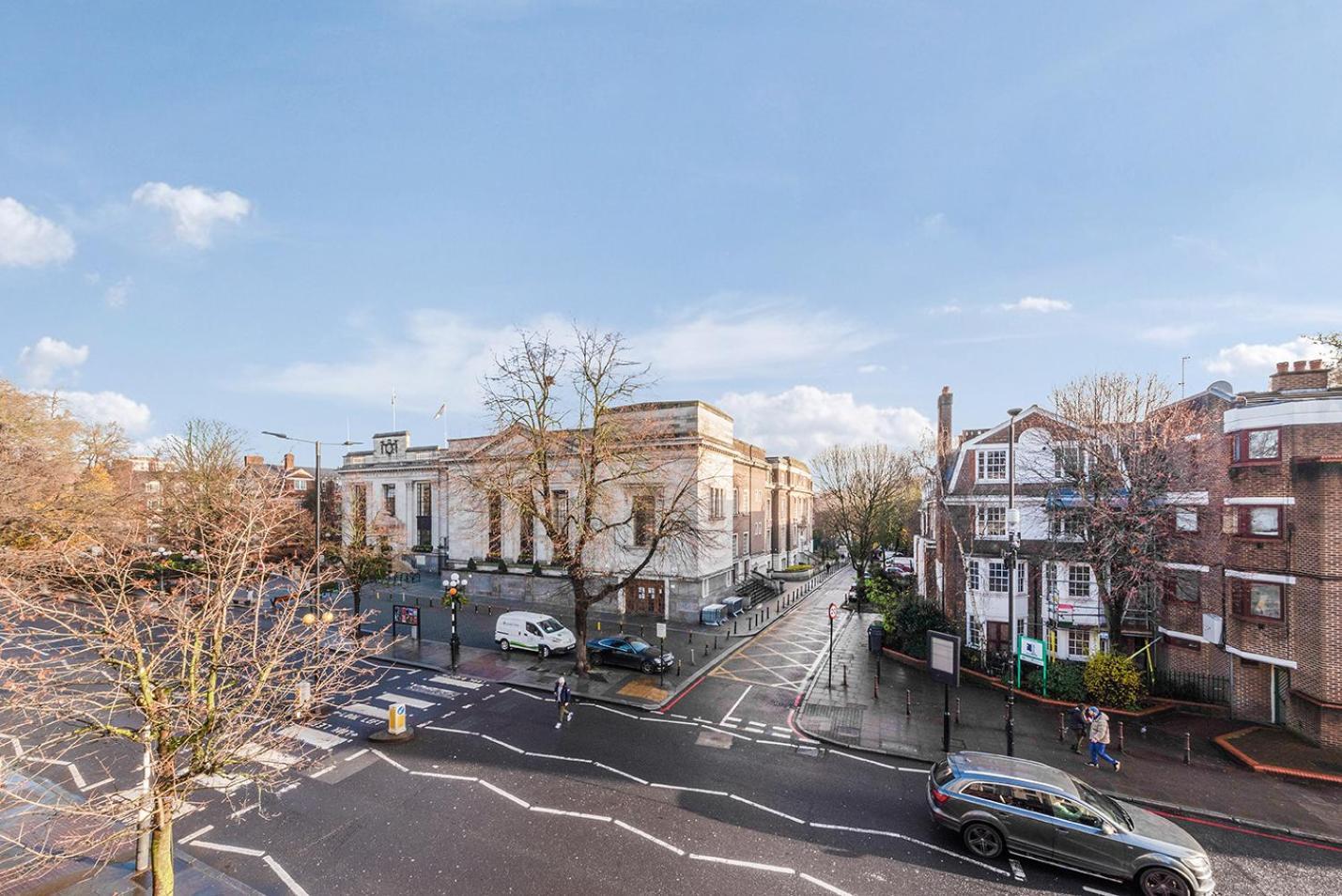 Modernised 1 And 2 Bedrooms Option Terrace And Balcony High Street *