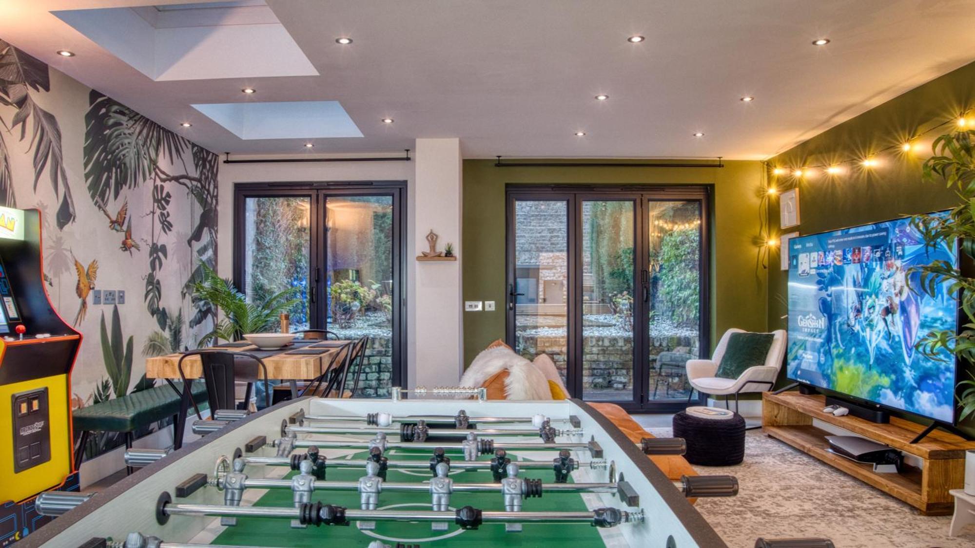 Queen's Park With Cinema & Gaming * London