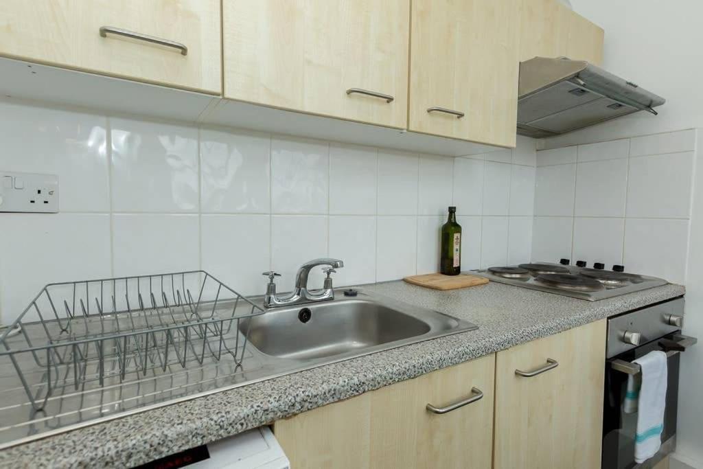 1 Bedroom *zone 1* Elephant And Castle * London