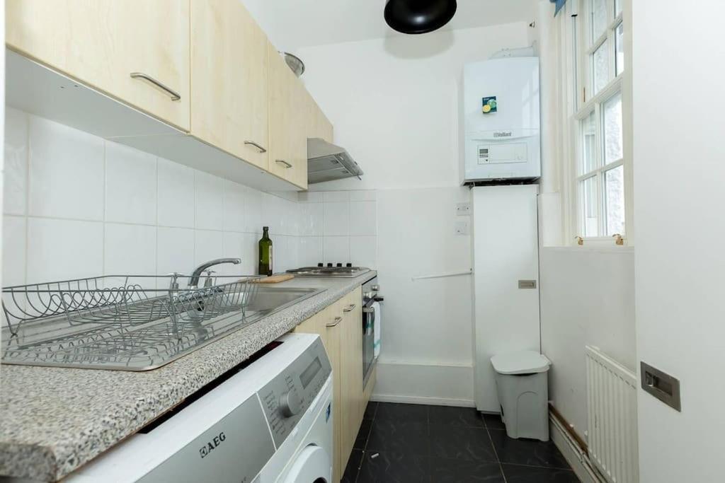1 Bedroom *zone 1* Elephant And Castle London