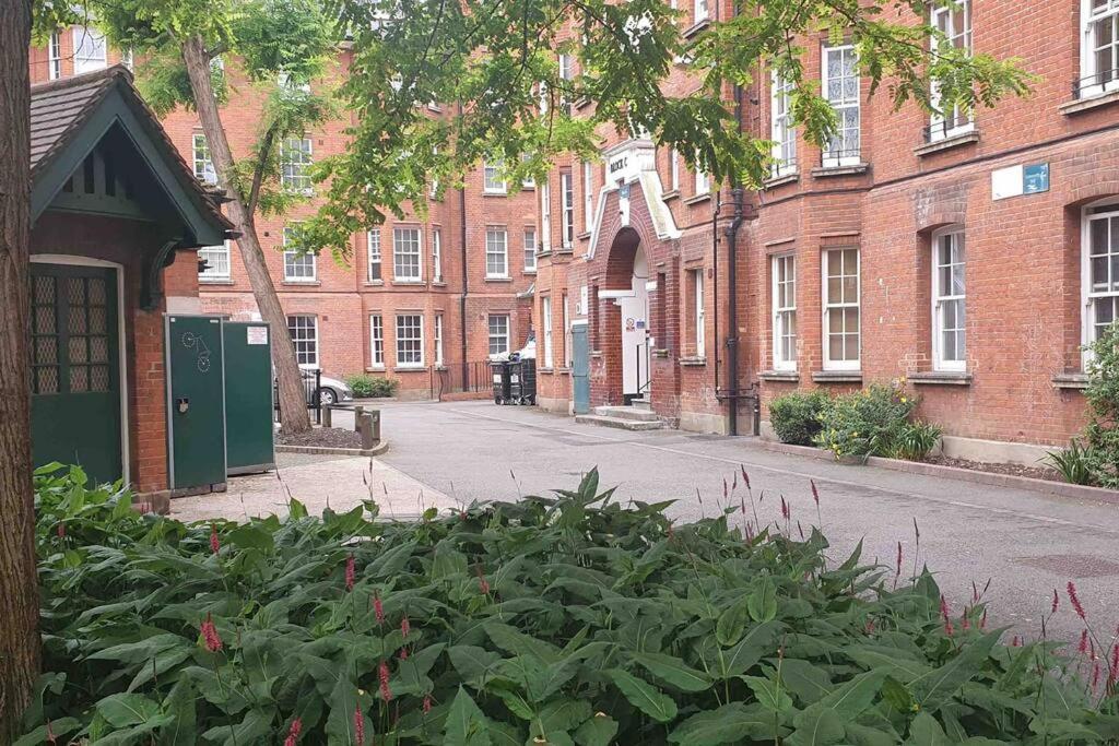 1 Bedroom *zone 1* Elephant And Castle Apartment