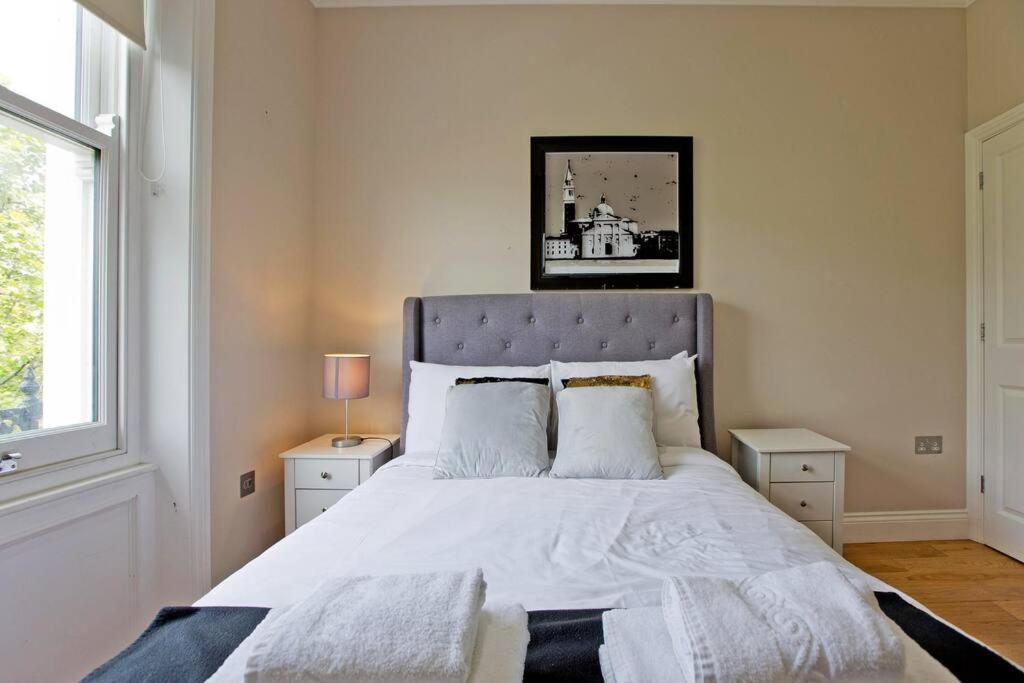 F7 Large 2bed Kensington