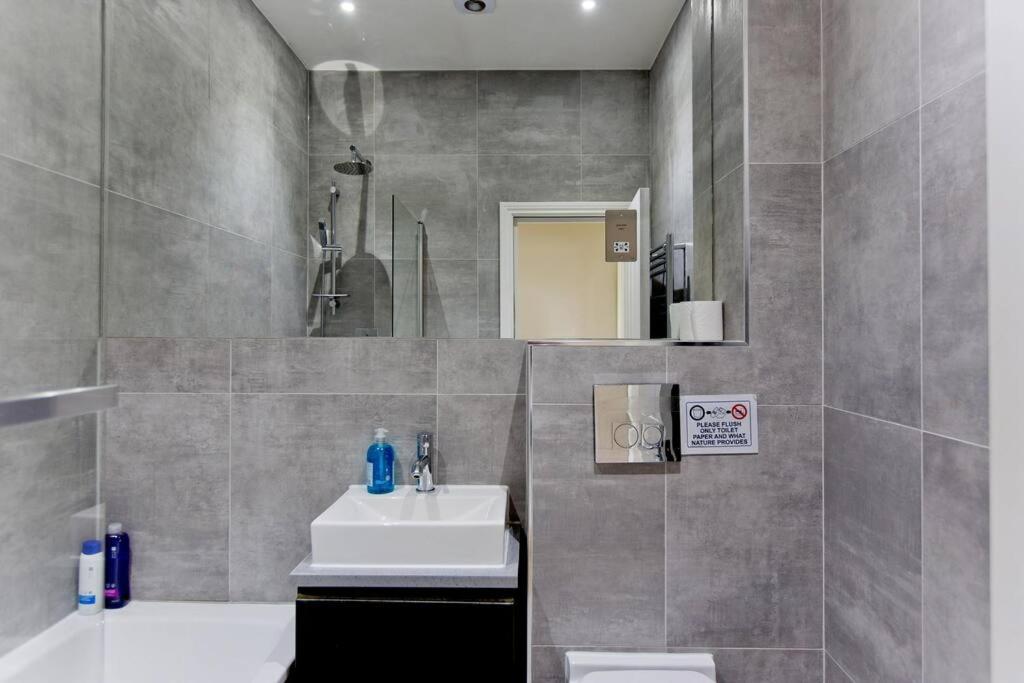 Apartment F7 Large 2bed Kensington
