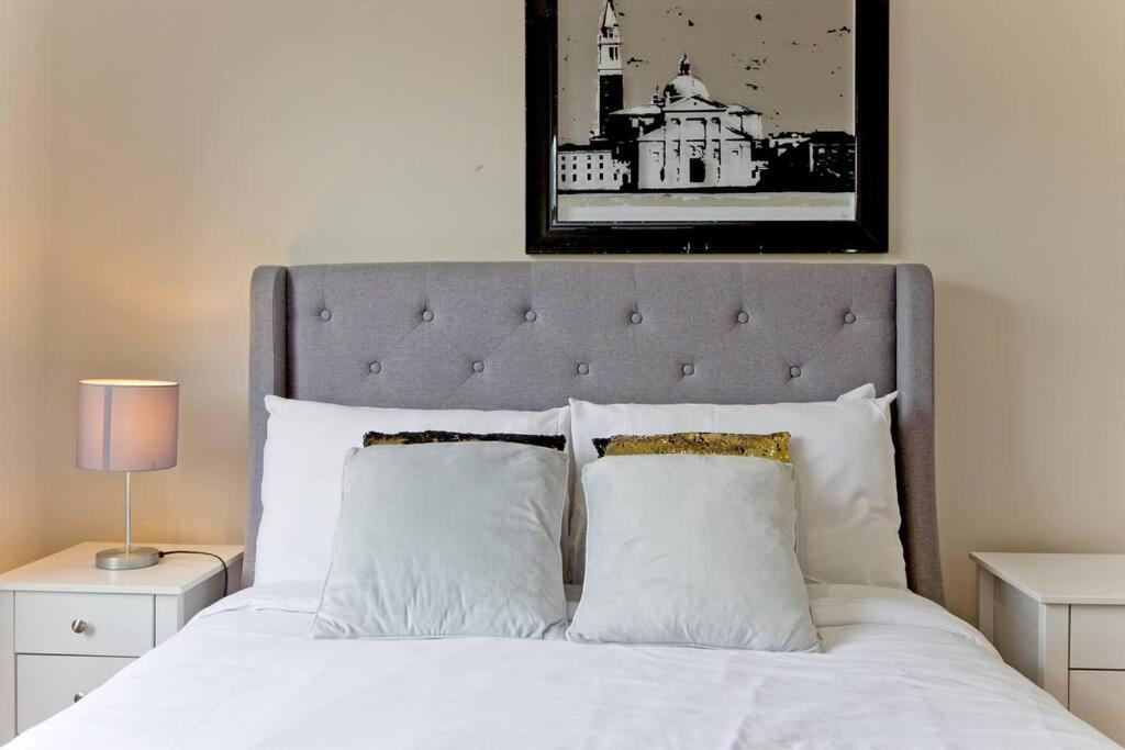 F7 Large 2bed Kensington Apartment London