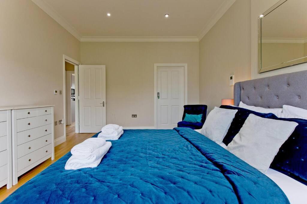 F7 Large 2bed Kensington London