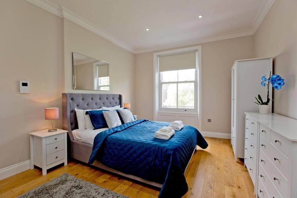 F7 Large 2bed Kensington London