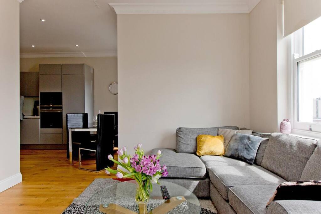 F7 Large 2bed Kensington Apartment *