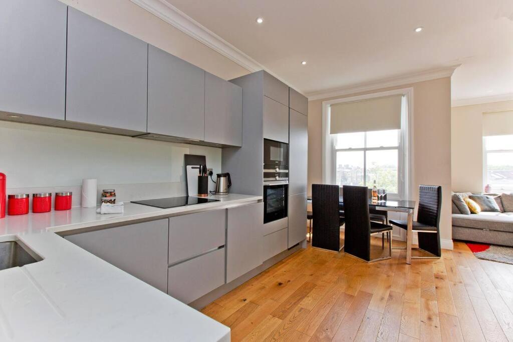 F7 Large 2bed Kensington London