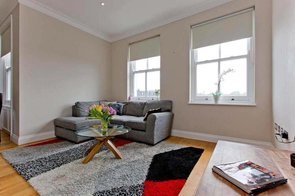 F7 Large 2bed Kensington Apartment *