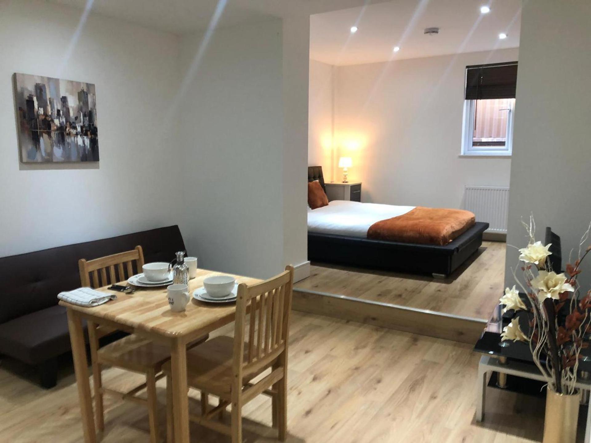 Bermondsey 3 People Beautiful * London